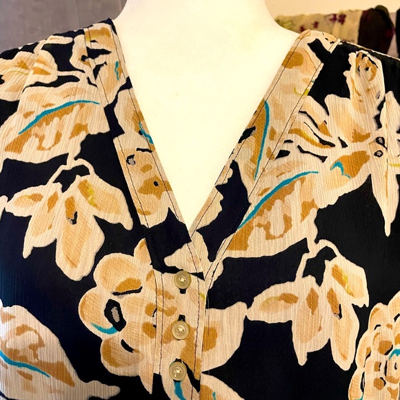 Jones wear blouse. Size 18 - Picture 2 of 6